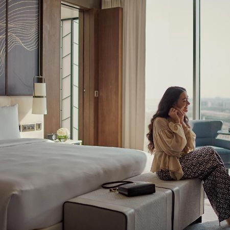 Grand Hyatt Kuwait Hotel Kuwait City ภายนอก รูปภาพ A guest in a room at the hotel
