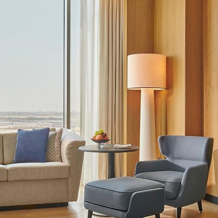 Grand Hyatt Kuwait Hotel Kuwait City ภายนอก รูปภาพ A floor lamp