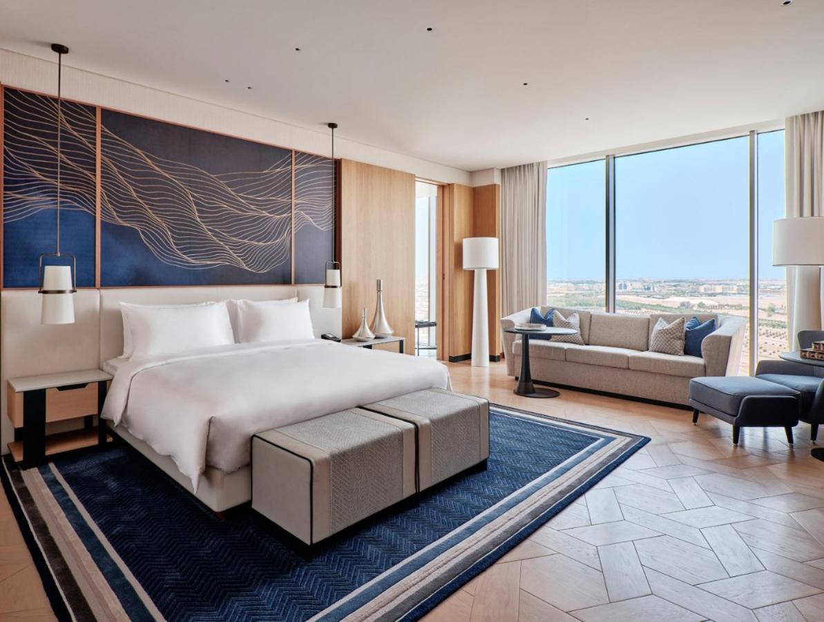 Grand Hyatt Kuwait Hotel Kuwait City ภายนอก รูปภาพ A guest room at the hotel