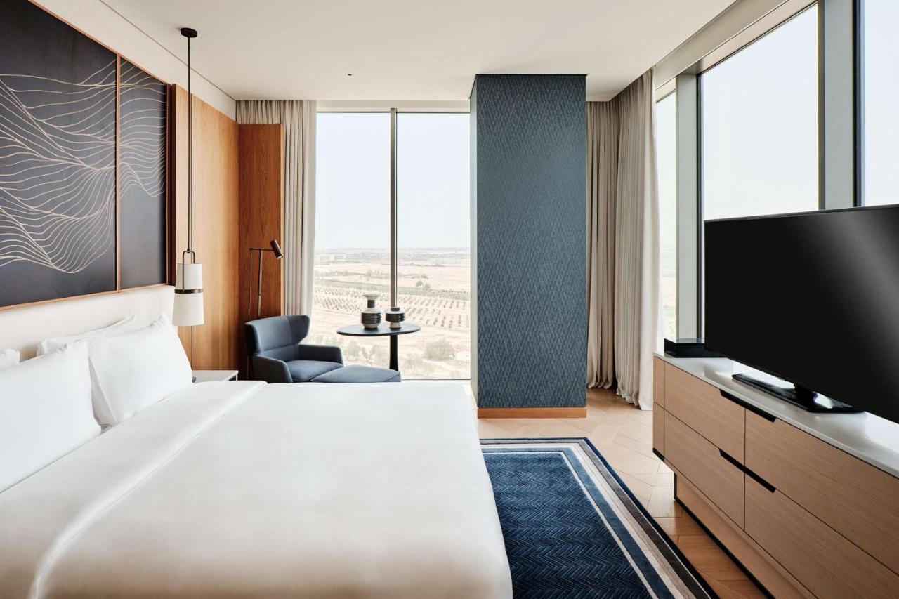 Grand Hyatt Kuwait Hotel Kuwait City ภายนอก รูปภาพ A bedroom at the hotel