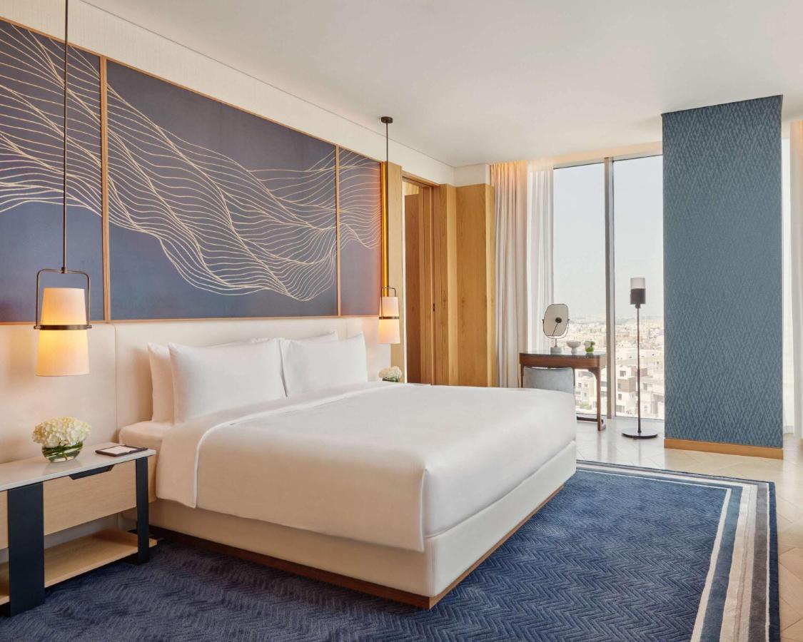 Grand Hyatt Kuwait Hotel Kuwait City ภายนอก รูปภาพ A bedroom at the hotel