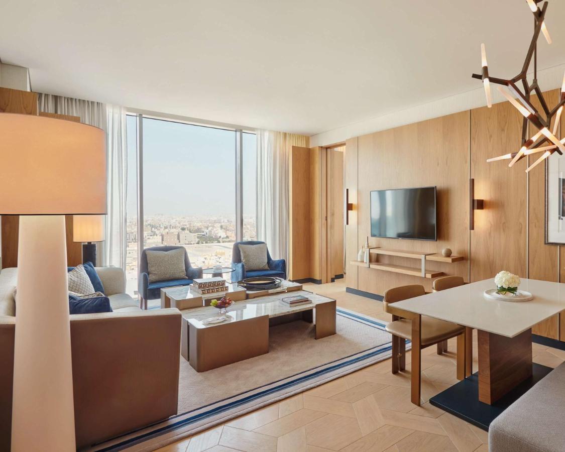 Grand Hyatt Kuwait Hotel Kuwait City ภายนอก รูปภาพ A suite at the hotel