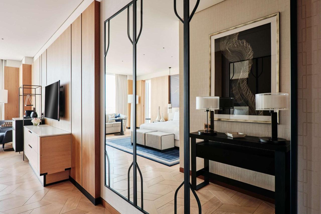 Grand Hyatt Kuwait Hotel Kuwait City ภายนอก รูปภาพ A suite at the hotel