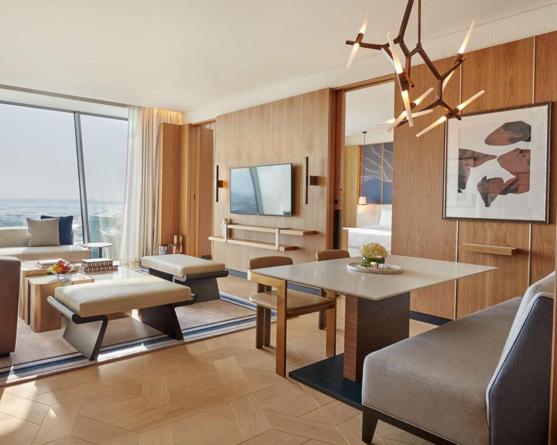 Grand Hyatt Kuwait Hotel Kuwait City ภายนอก รูปภาพ A suite at the hotel