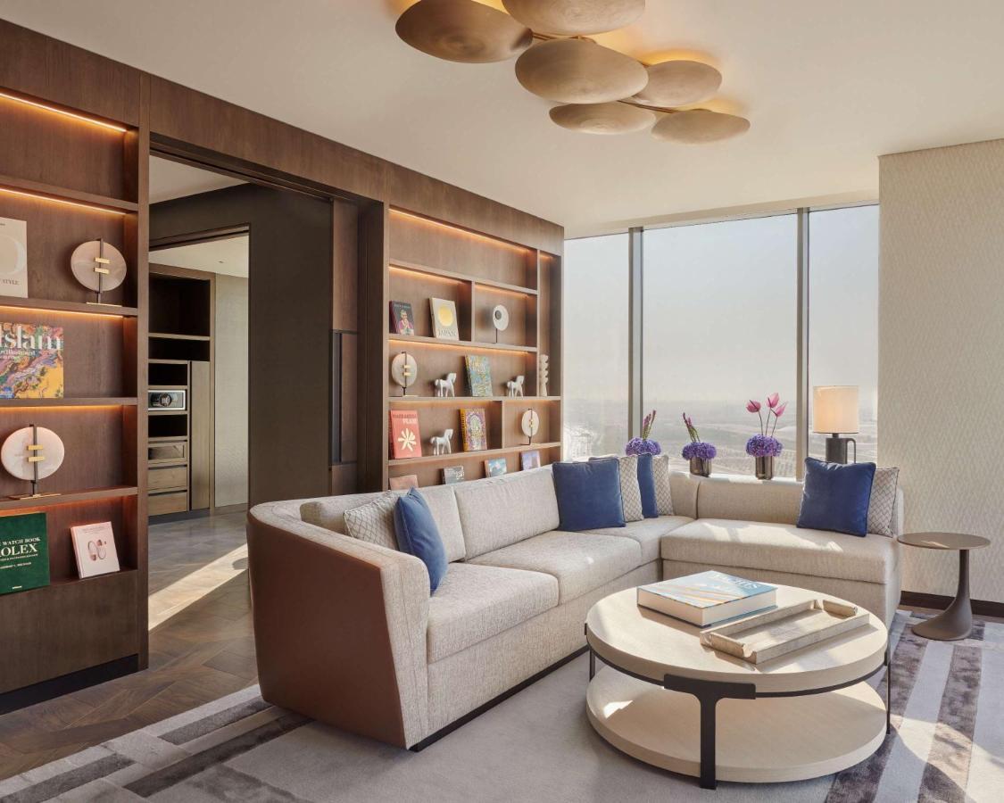 Grand Hyatt Kuwait Hotel Kuwait City ภายนอก รูปภาพ A living room at the Ritz-Carlton, DIFC