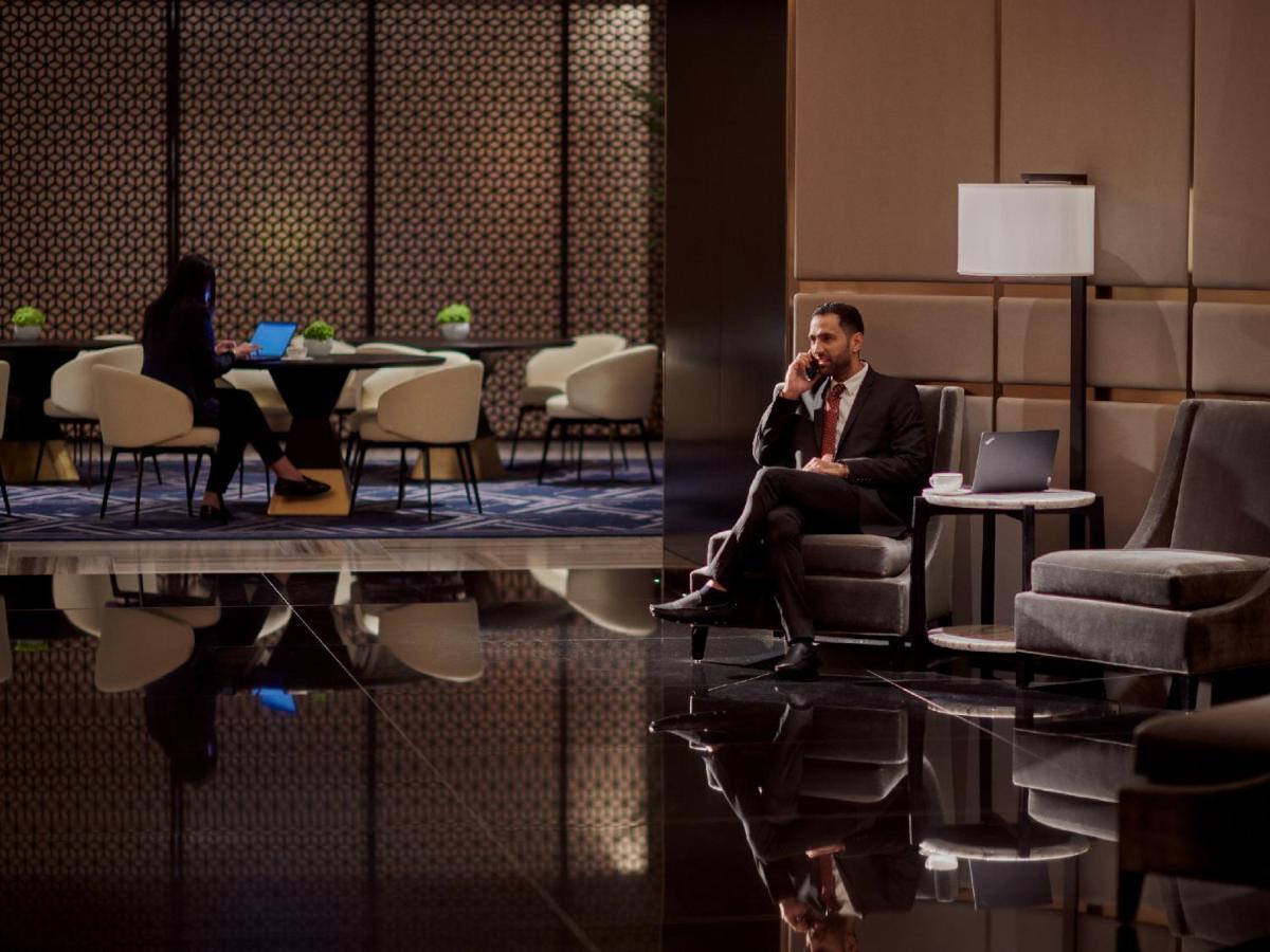 Grand Hyatt Kuwait Hotel Kuwait City ภายนอก รูปภาพ The Lounge at the airport