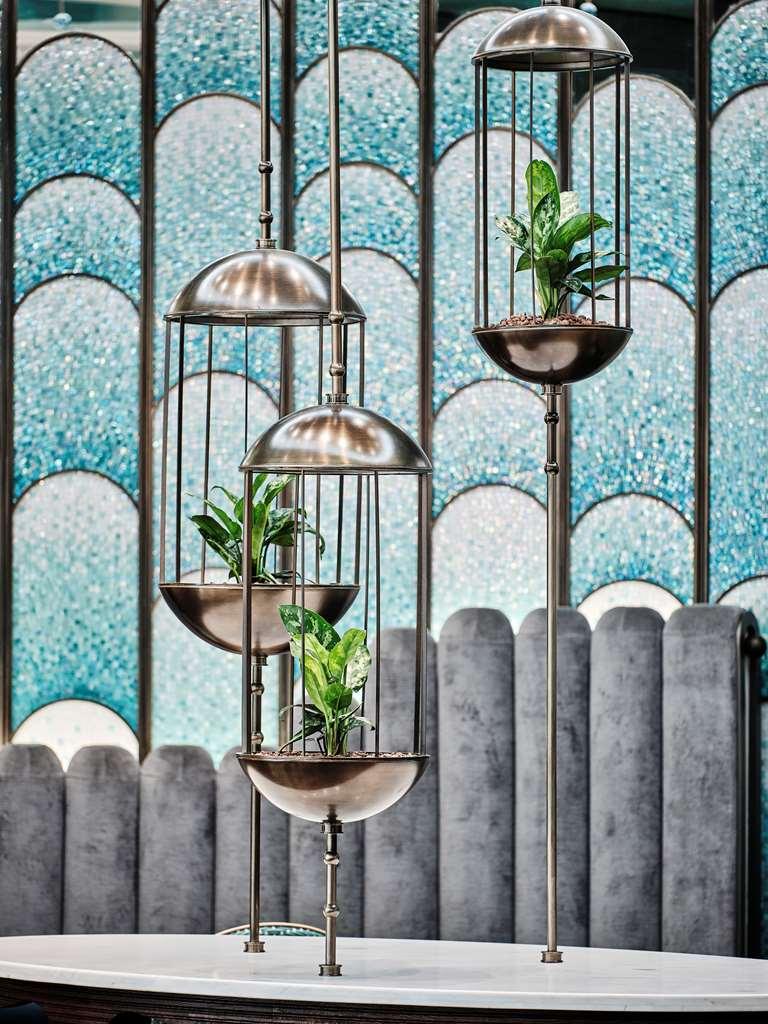 Grand Hyatt Kuwait Hotel Kuwait City ร้านอาหาร รูปภาพ A vertical garden in a restaurant