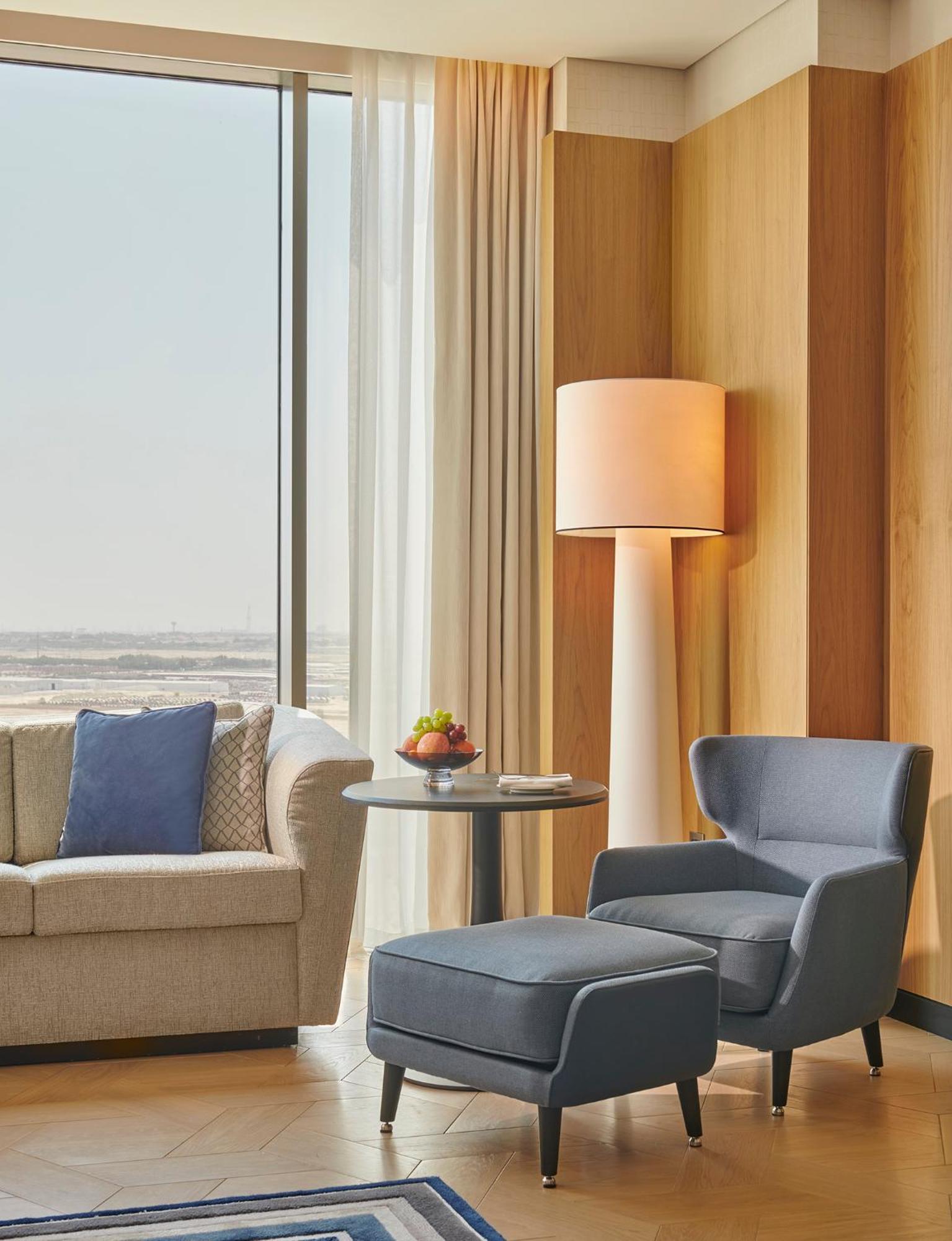 Grand Hyatt Kuwait Hotel Kuwait City ภายนอก รูปภาพ A floor lamp